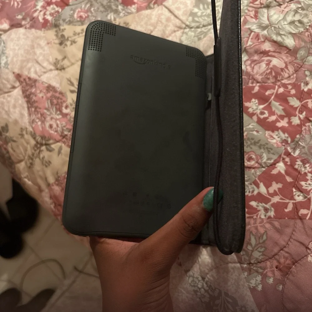 Amazon Kindle Gray eBook Reader with Protective Folio Case